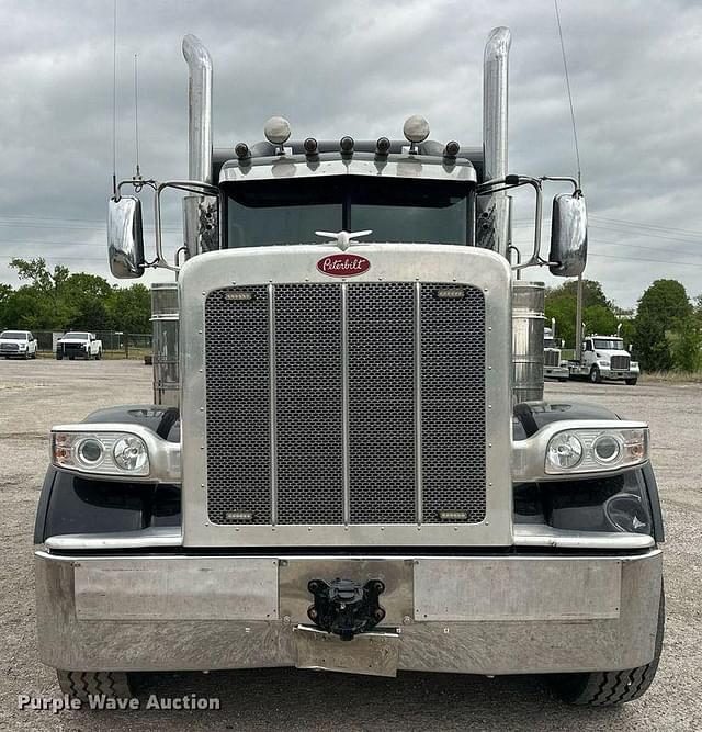 Image of Peterbilt 389 equipment image 1