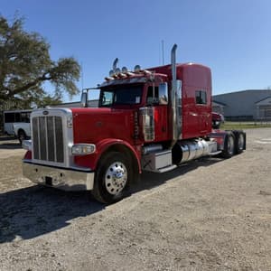 2022 Peterbilt 389 Image