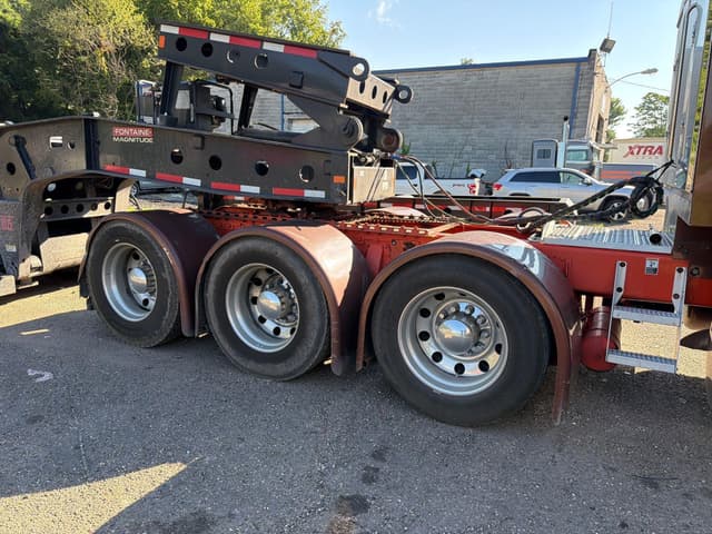 Image of Peterbilt 389 equipment image 4