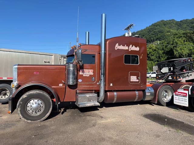 Image of Peterbilt 389 equipment image 1