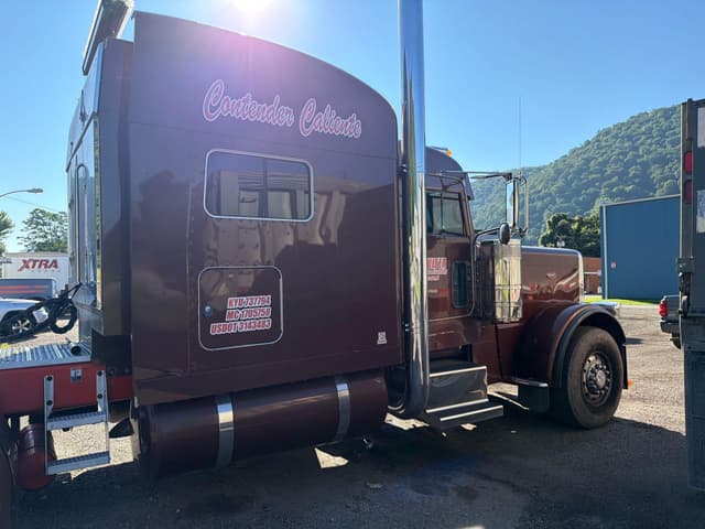 Image of Peterbilt 389 equipment image 2