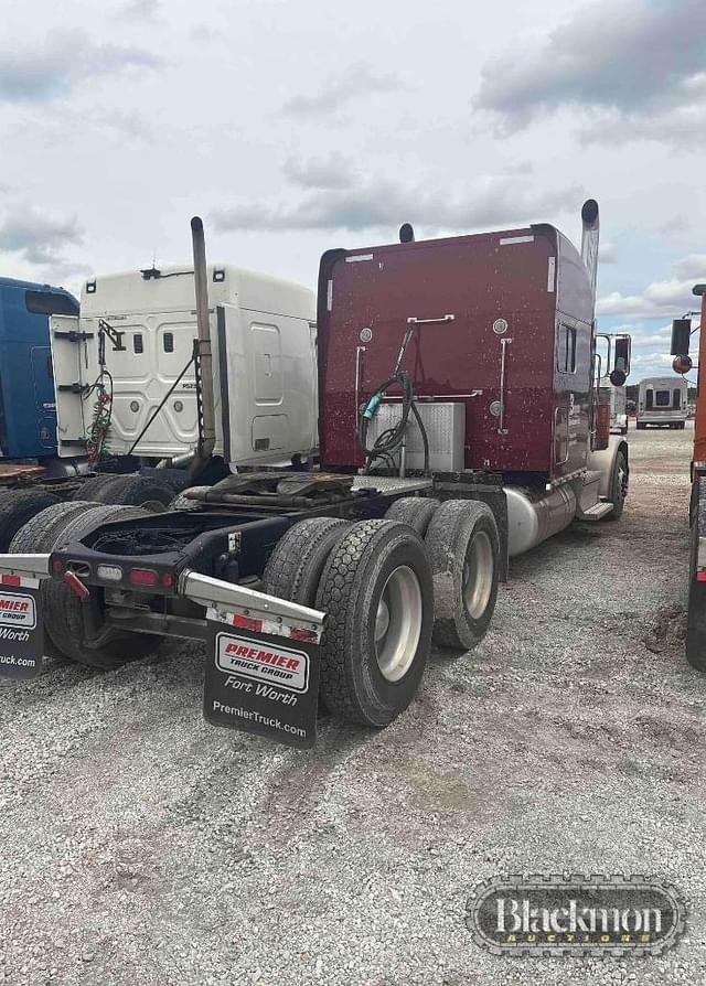 Image of Peterbilt 389 equipment image 2