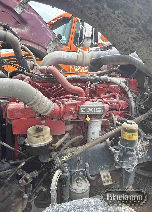 Image of Peterbilt 389 equipment image 4