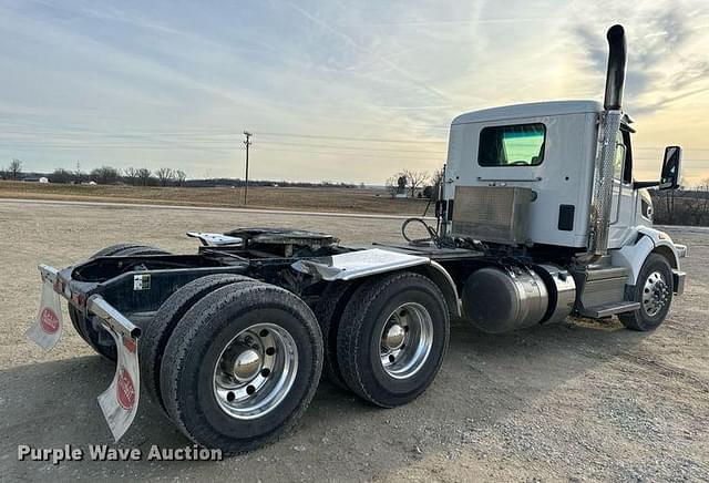 Image of Peterbilt 567 equipment image 4