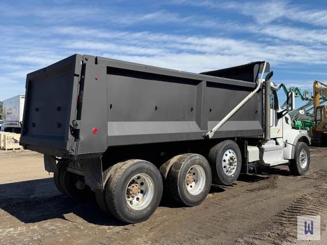 Image of Peterbilt 567 equipment image 3