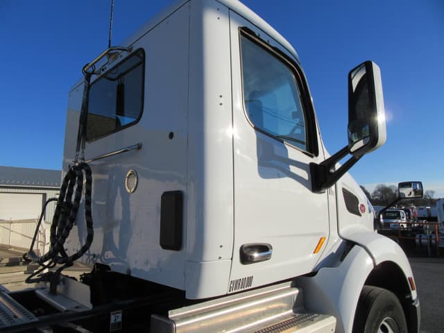 Image of Peterbilt 579 equipment image 4