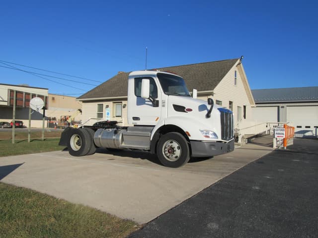 Image of Peterbilt 579 equipment image 1