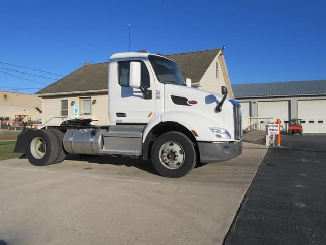 Image of Peterbilt 579 equipment image 2