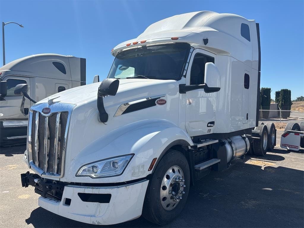 2022 Peterbilt 579 Equipment Image0
