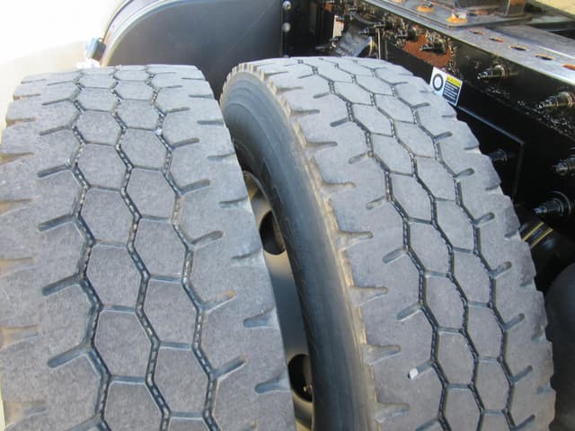 Image of Peterbilt 579 equipment image 4