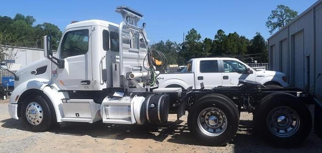 Image of Peterbilt 579 Primary image