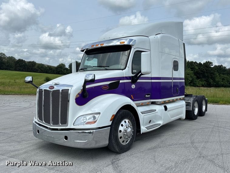 2022 Peterbilt 579 Equipment Image0