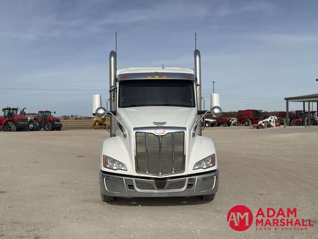 Image of Peterbilt 579 equipment image 3