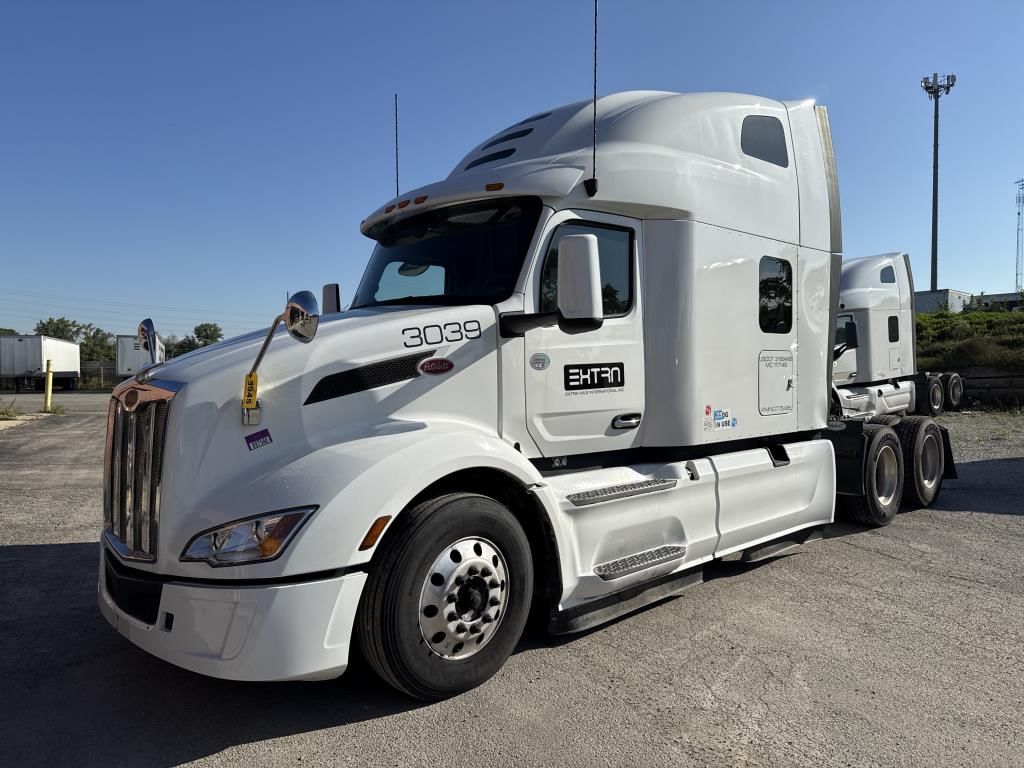 2022 Peterbilt 579 Equipment Image0
