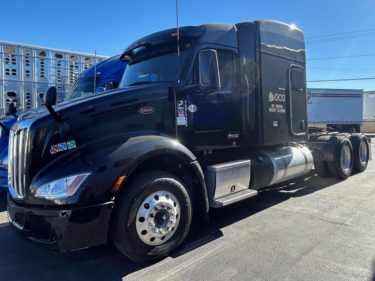 2022 Peterbilt 579 Equipment Image0