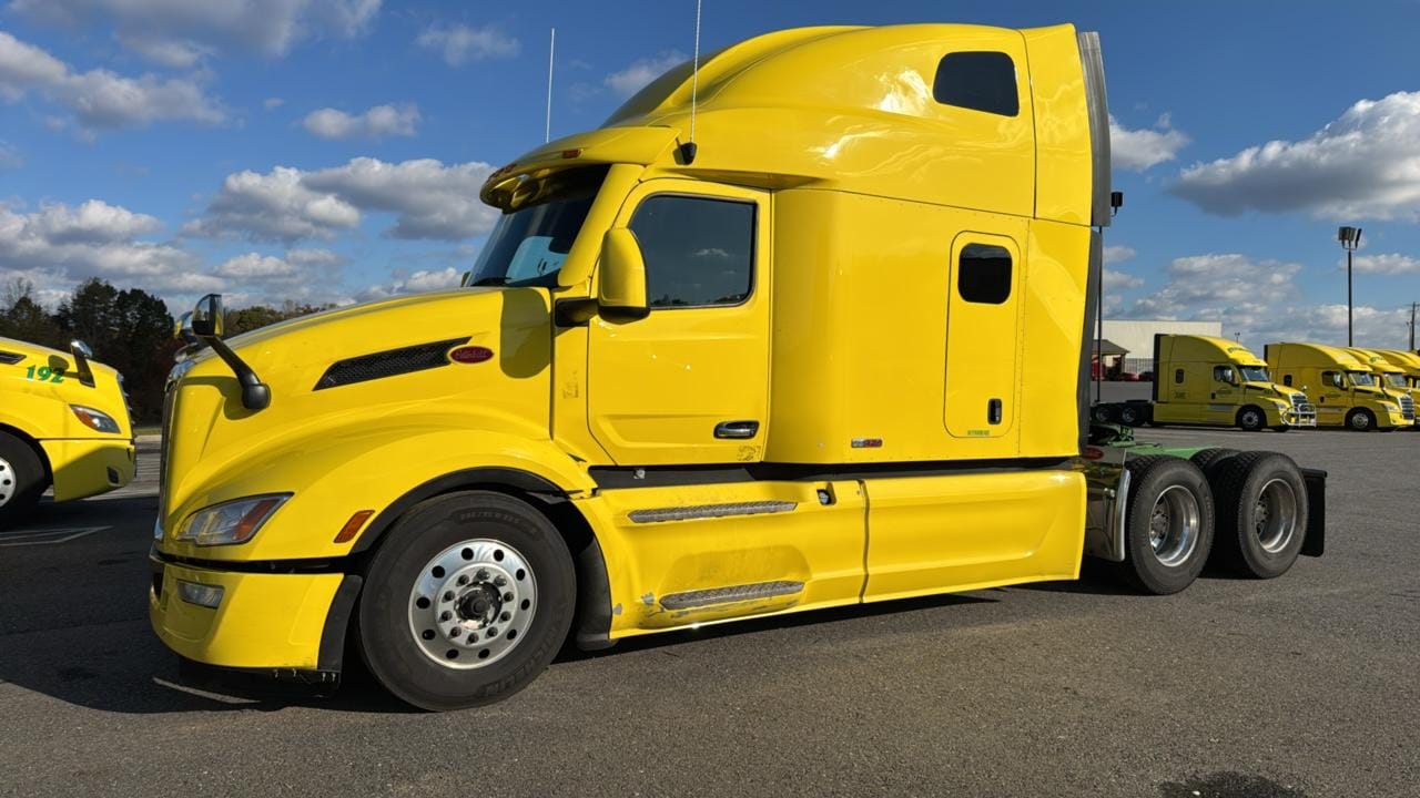 2022 Peterbilt 579 Equipment Image0