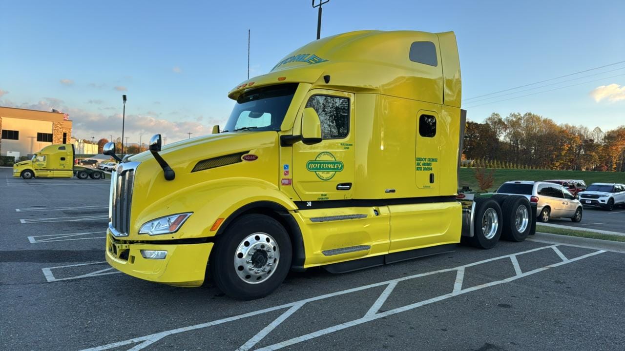 2022 Peterbilt 579 Equipment Image0