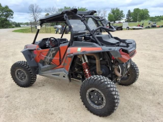 Image of Polaris RZR 1000 equipment image 2