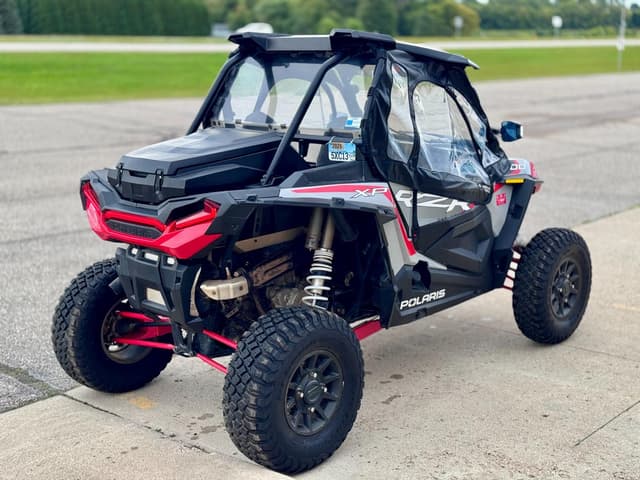 Image of Polaris RZR XP 1000 equipment image 4