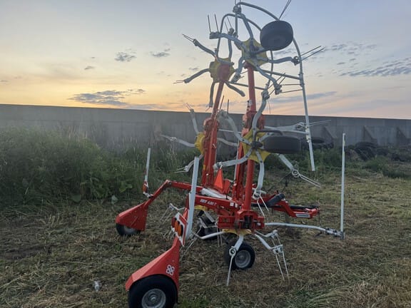 2022 Pottinger HIT 6.80T Equipment Image0