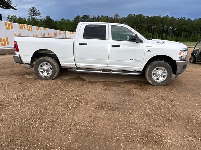 Image of Dodge Ram 2500 equipment image 3