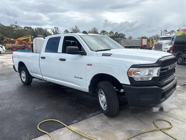 Image of Dodge Ram 2500HD equipment image 2