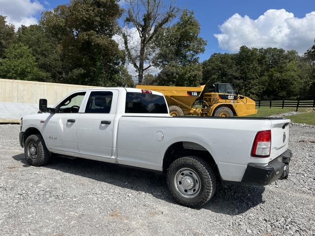 Image of Dodge Ram 2500HD equipment image 2
