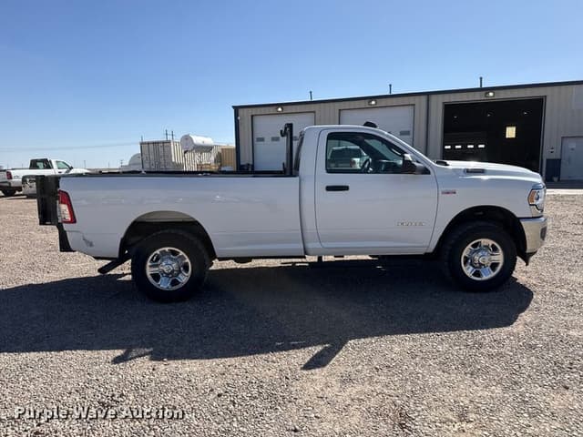 Image of Dodge Ram 2500 equipment image 3