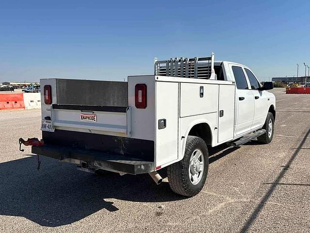 Image of Dodge Ram 2500 equipment image 2