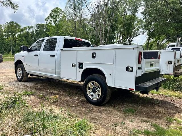Image of Dodge Ram 3500 equipment image 3