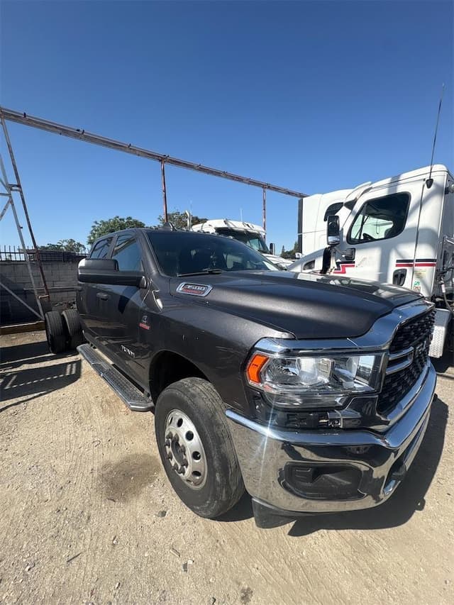 Image of Dodge Ram 3500 equipment image 2