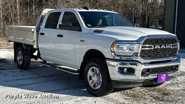 Image of Dodge Ram 3500 equipment image 2