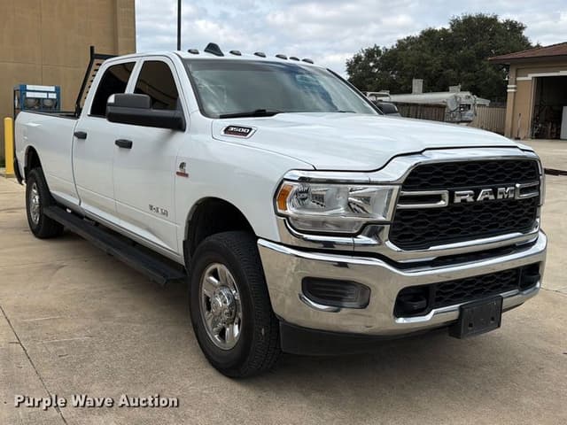 Image of Dodge Ram 3500 equipment image 2