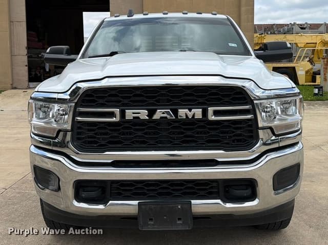 Image of Dodge Ram 3500 equipment image 1