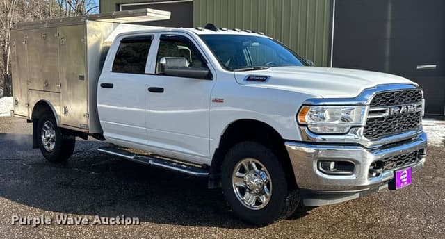 Image of Dodge Ram 3500 equipment image 2