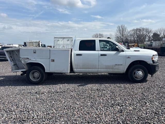 Image of Dodge Ram 3500 equipment image 3