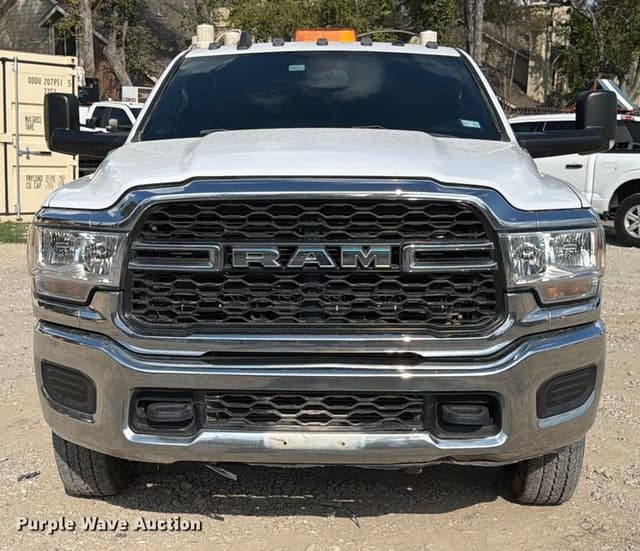 Image of Dodge Ram 3500 equipment image 1