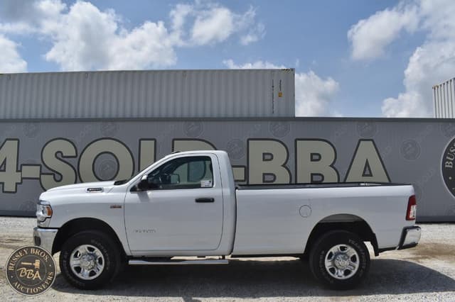 Image of Dodge Ram 3500HD equipment image 2