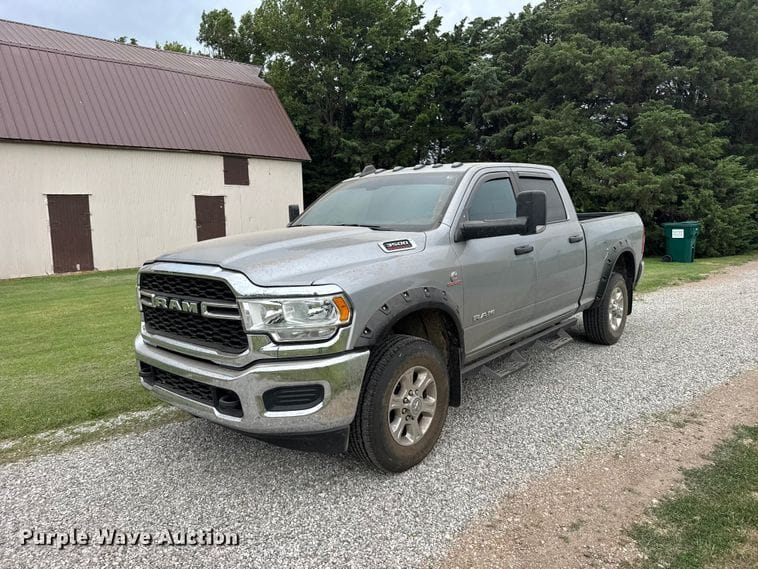 2022 Dodge Ram 3500 Equipment Image0