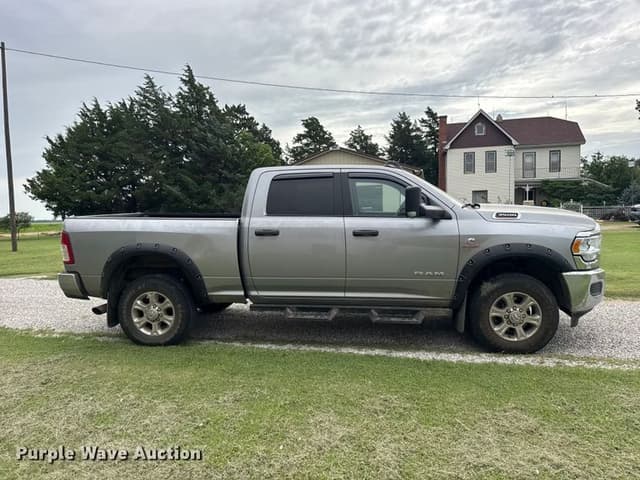 Image of Dodge Ram 3500 equipment image 3