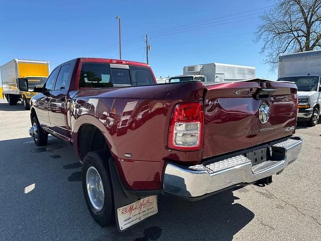 Image of Dodge Ram 3500 equipment image 2