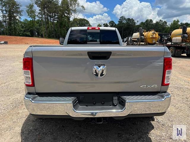 Image of Dodge Ram 3500HD equipment image 4
