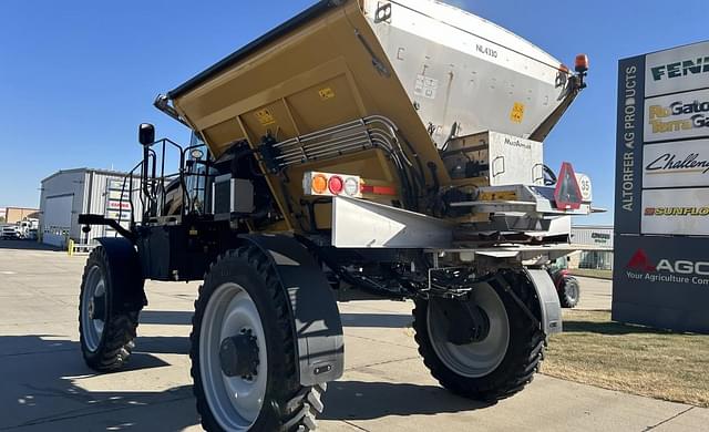 Image of RoGator RG1100C equipment image 4