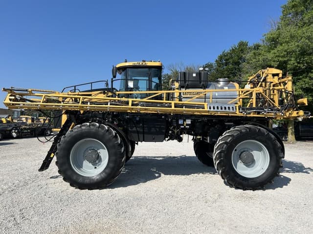 Image of RoGator RG1100C equipment image 2
