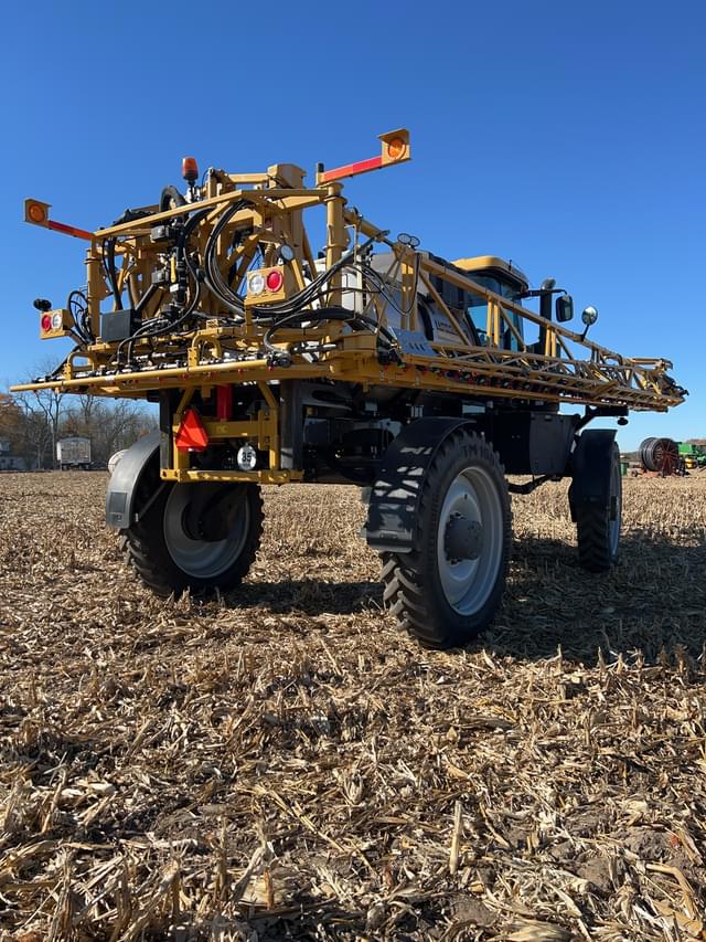 Image of RoGator RG1100C equipment image 4