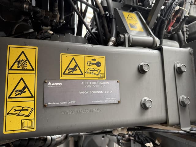 Image of RoGator RG1300C equipment image 4