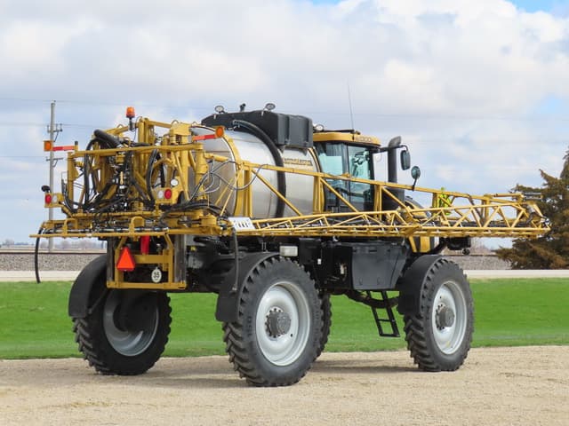 Image of RoGator RG1300C equipment image 4