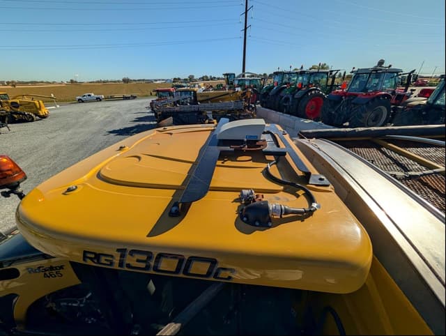 Image of RoGator RG1300C equipment image 3