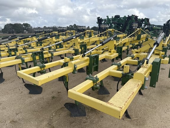 2022 Roll A Cone Fertilizer Lister Equipment Image0