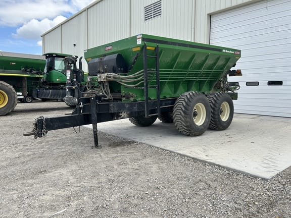 2022 BBI MagnaSpread Equipment Image0